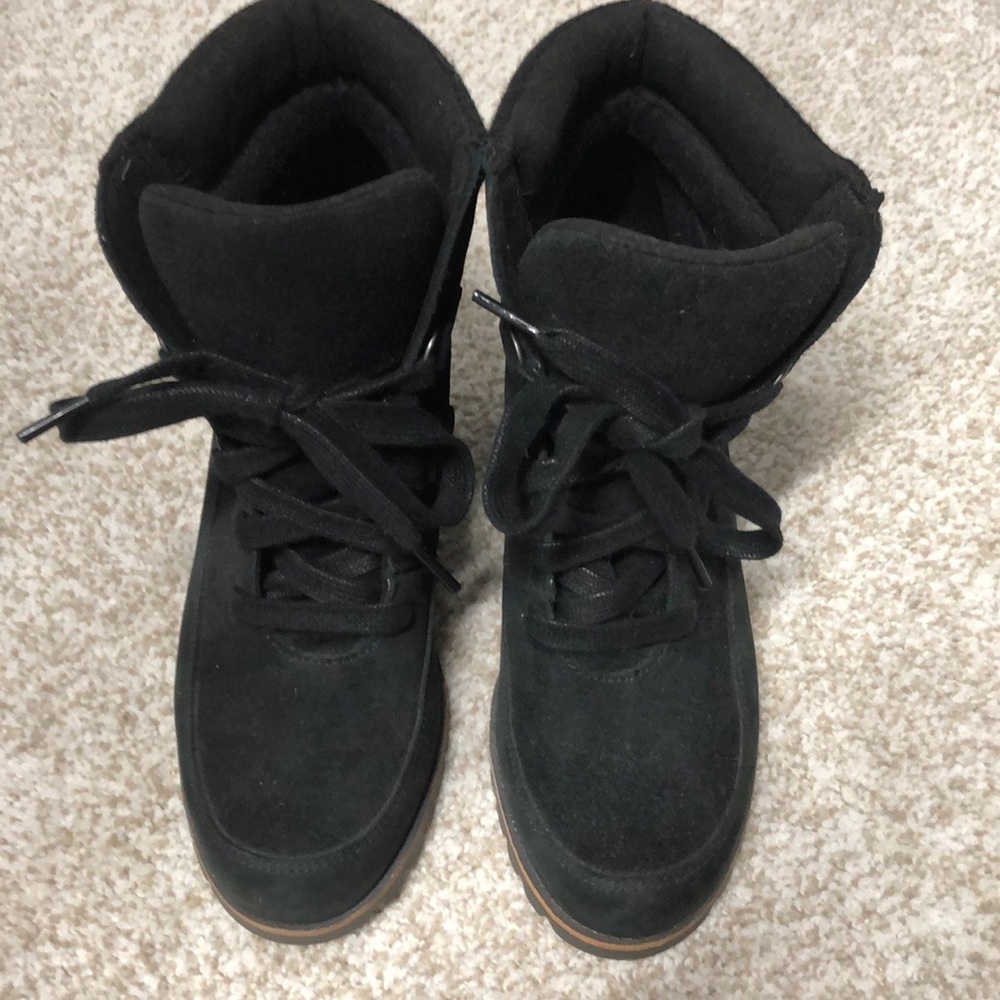 UGG VALORY BOOT